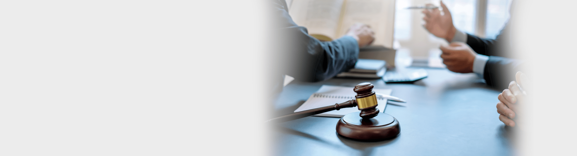 Richterhammer als Symbol für die Rechtsschutzversicherung